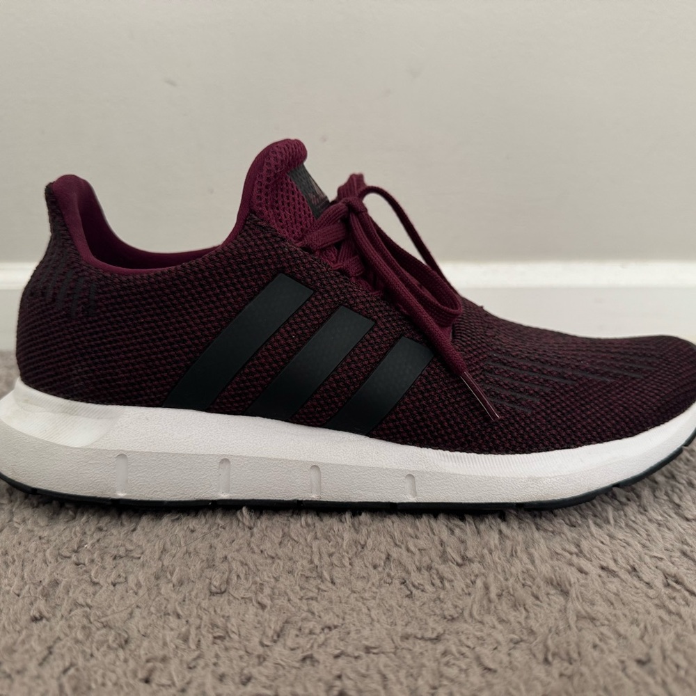 Adidas Swift Run Maroon/Black-White Mens’s 9.5
